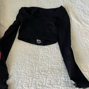 black long sleeve workout top